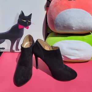 Brand New Qupid (Size 8.5)
Women’s Sandal/boots
Velvet Black